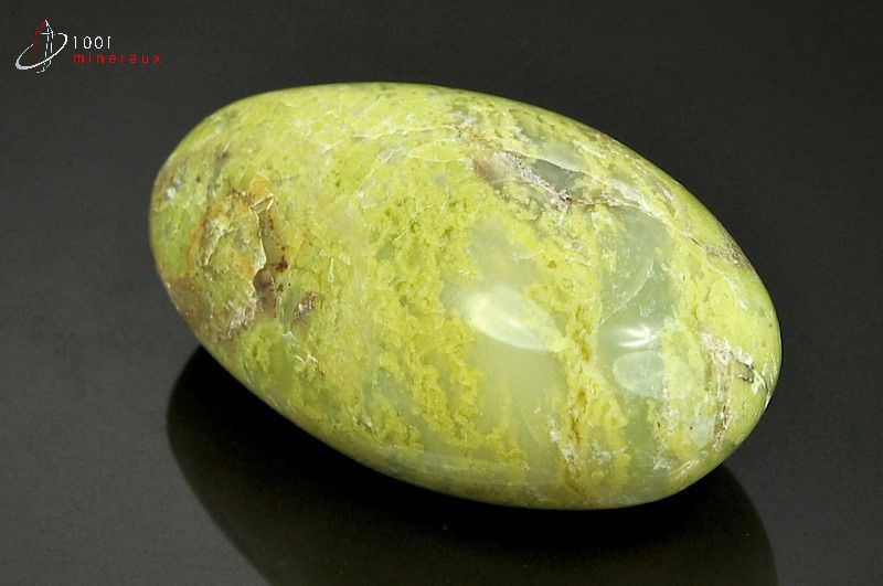 Minéral poli d'opale verte de Madagascar