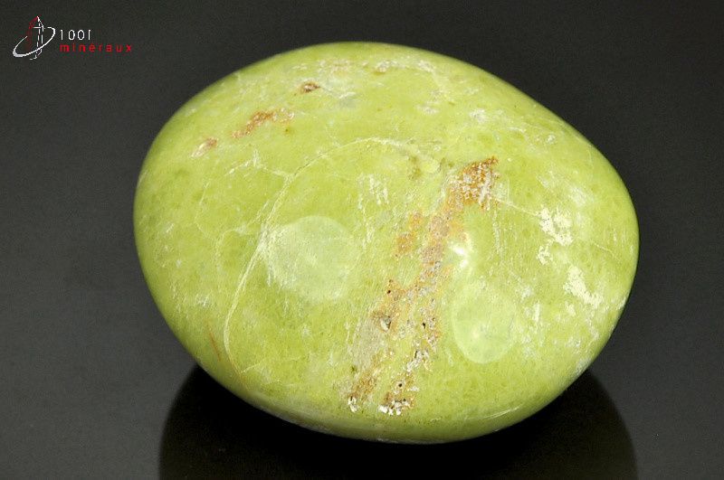 Minéral poli d'opale verte de Madagascar