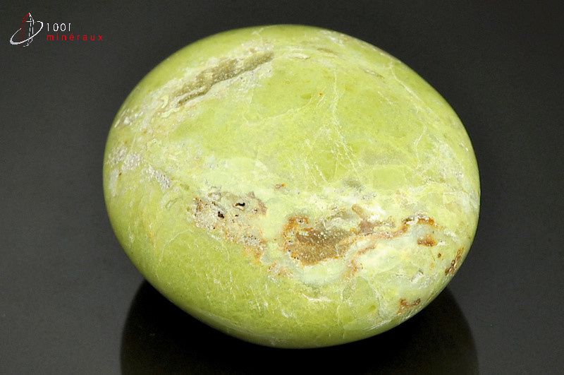 Minéral poli d'opale verte de Madagascar