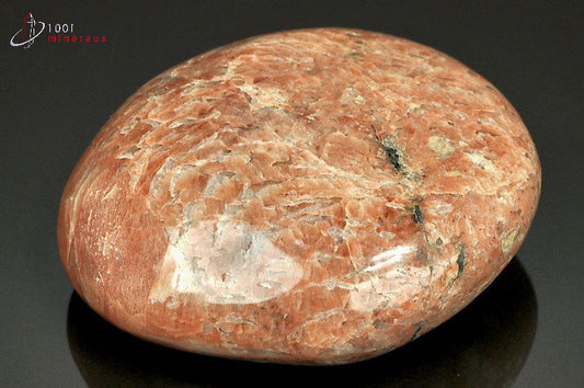 Minéral poli d'orthose couleur saumon de Madagascar