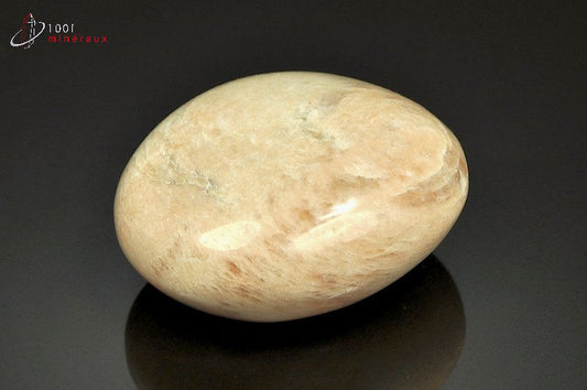 Minéral poli d'orthose couleur saumon de Madagascar