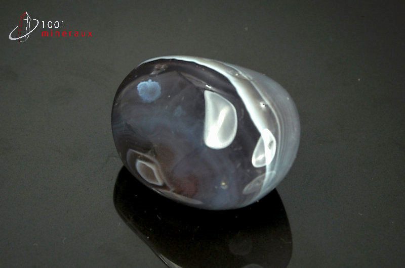 Agate zonée Botswana - Galet bicolore, moitié gris foncé et moitié gris clair à cercles blancs - 28 g - AY324
