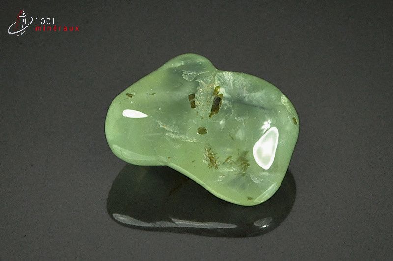 Minéral poli de prehnite verte du Mali