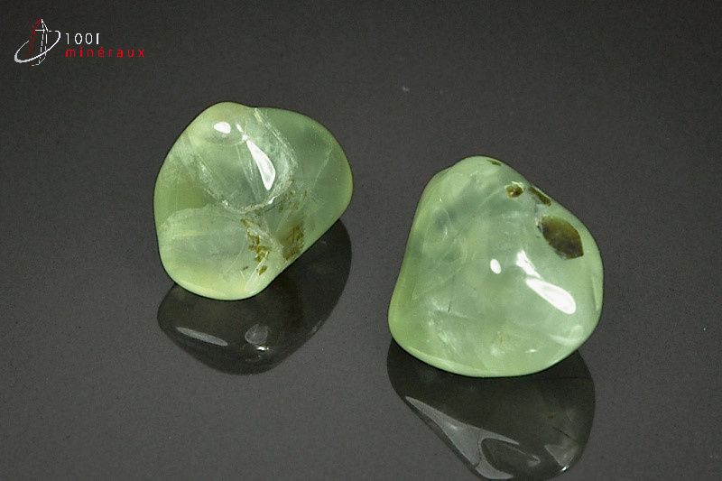 Minéral poli de prehnite verte du Mali