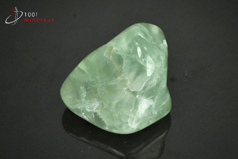 Minéral poli de prehnite verte du Mali