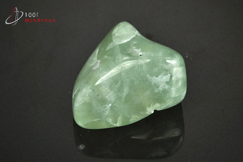 Minéral poli de prehnite verte du Mali