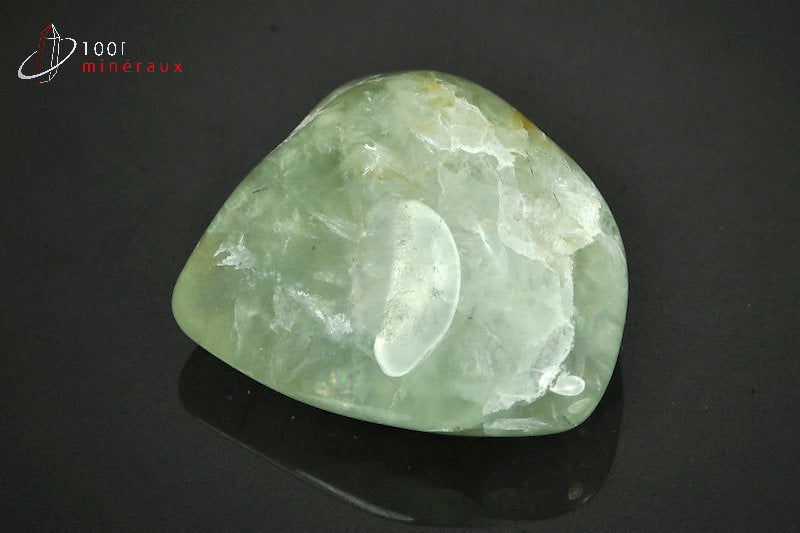 Minéral poli de prehnite verte du Mali