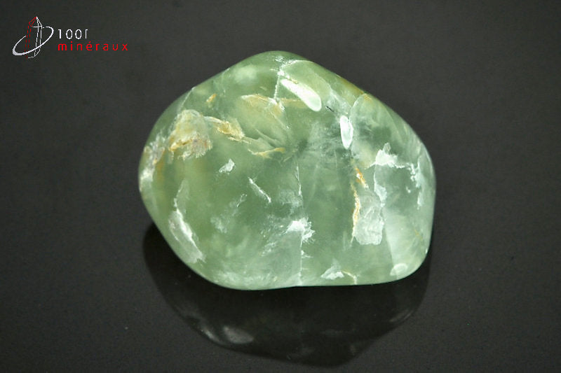 Minéral poli de prehnite verte du Mali