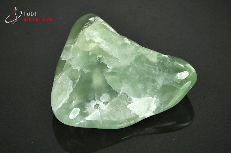 Minéral poli de prehnite verte du Mali