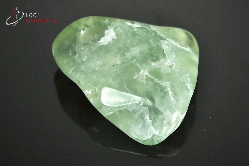 Minéral poli de prehnite verte du Mali