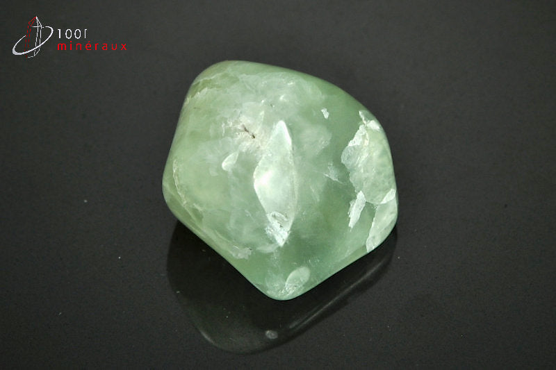 Minéral poli de prehnite verte du Mali