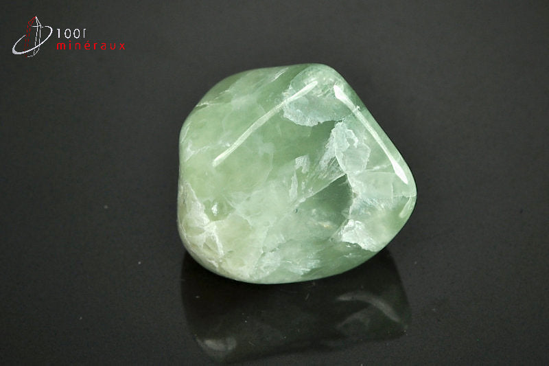 Minéral poli de prehnite verte du Mali