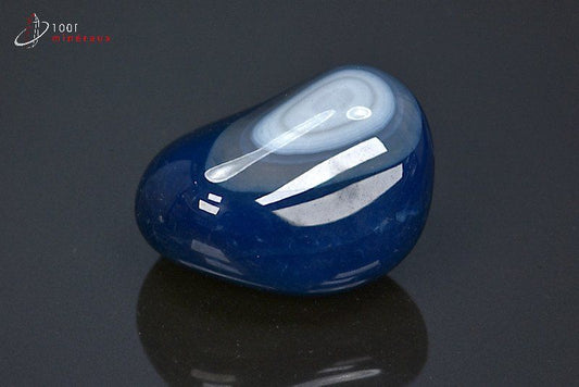 Minéral poli d'agate teintée bleue du Brésil