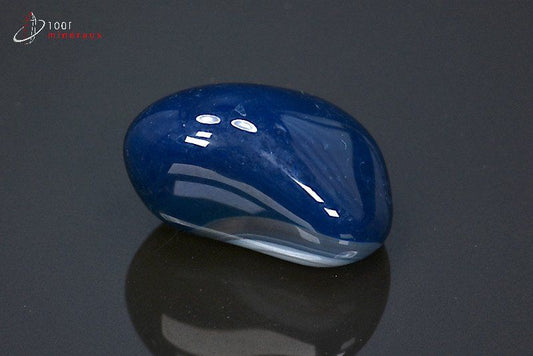 Minéral poli d'agate teintée bleue du Brésil
