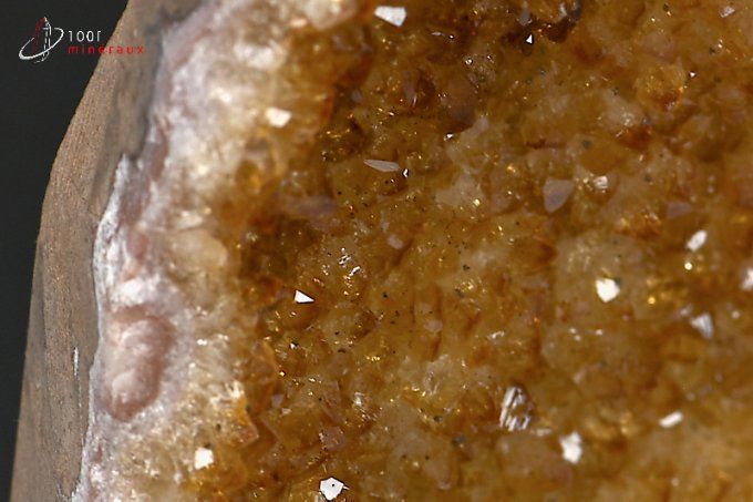 geode-citrine-cristaux-mineraux