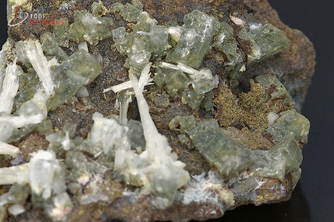 apophyllite_mineraux_scolecite_cristaux