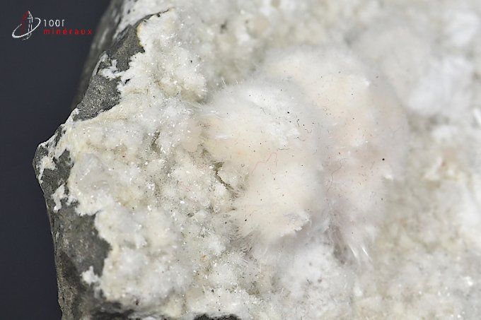 okenite_gyrolite_mineraux_cristaux