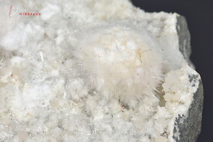 okenite_gyrolite_mineraux_cristaux