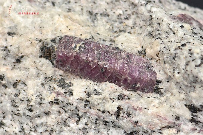 rubis corindon mineraux cristaux