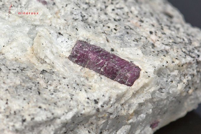 corindon-rubis-mineraux-cristaux