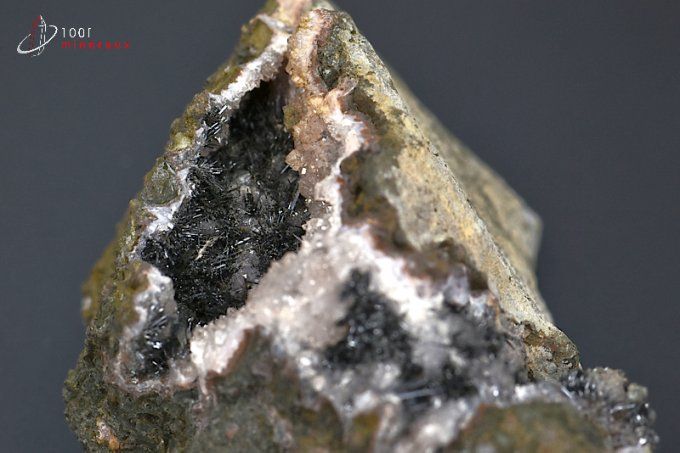 pyrolusite-manganese-mineraux-cristaux