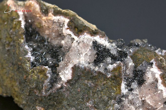 pyrolusite-manganese-mineraux-cristaux