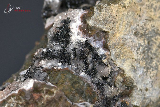 pyrolusite-manganese-mineraux-cristaux