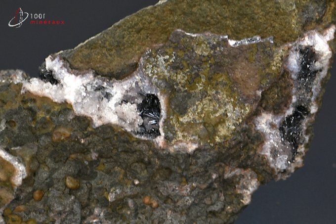 pyrolusite-manganese-mineraux-cristaux