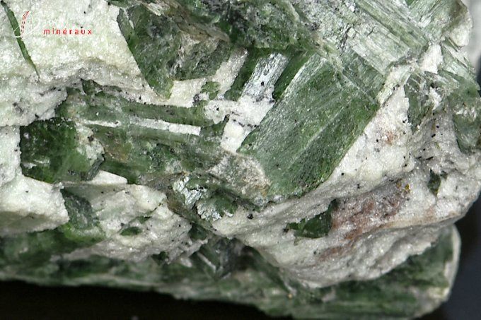 actinolite-mineraux-cristaux