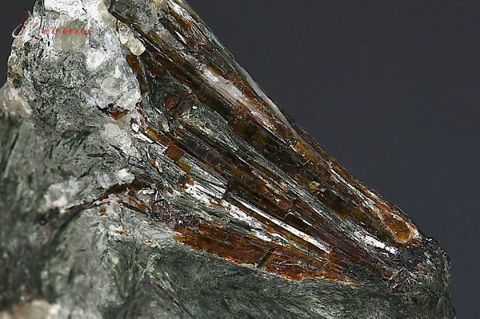 astrophyllite_mineraux_cristaux