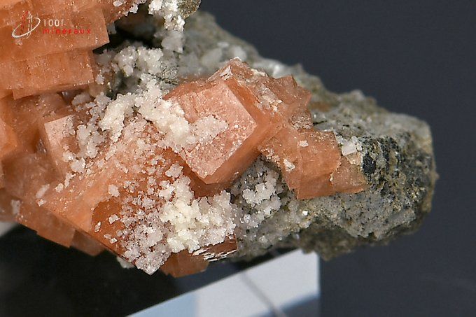 chabazite_calcium_mineraux_cristaux