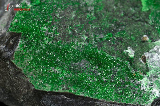 uvarovite_cristaux_mineraux