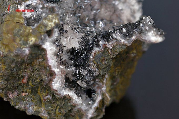 pyrolusite_polianite_cristaux_mineraux