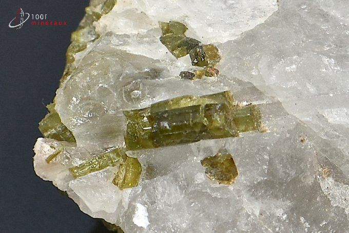 tourmaline-mineraux-quartz-cristaux