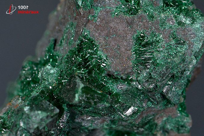 brochantite_cristaux_mineraux