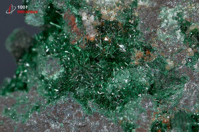 brochantite_cristaux_mineraux