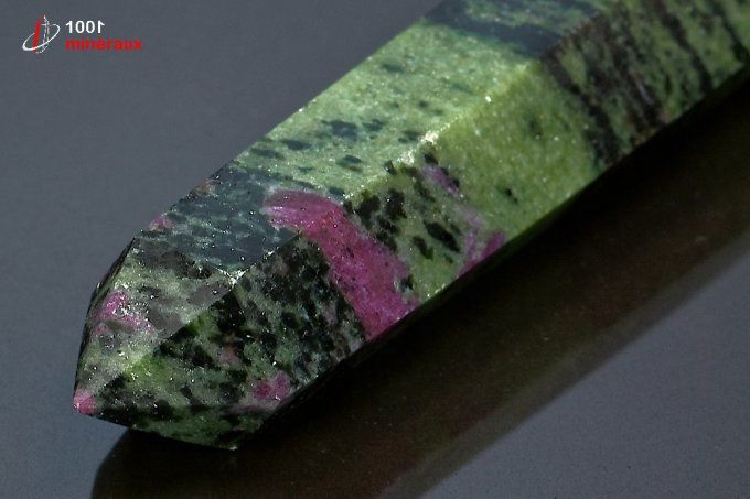 pointe_zoizite_rubis_mineraux