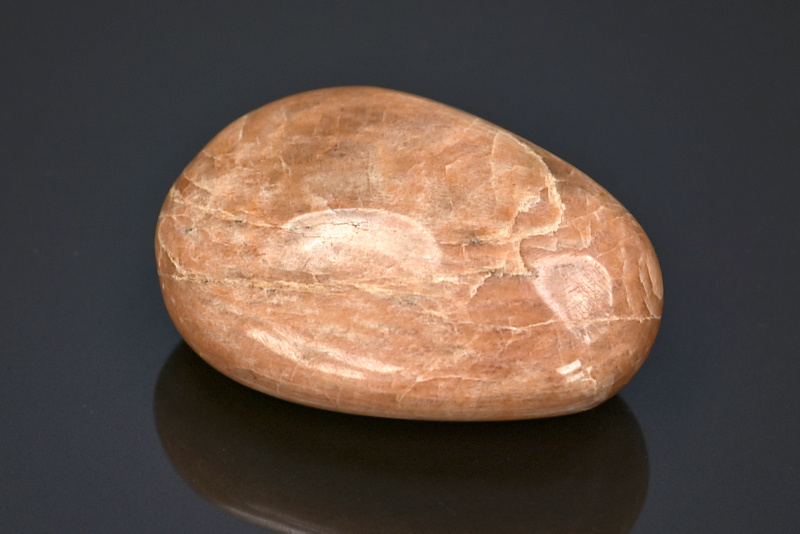 Galet d'Orthoclase poli