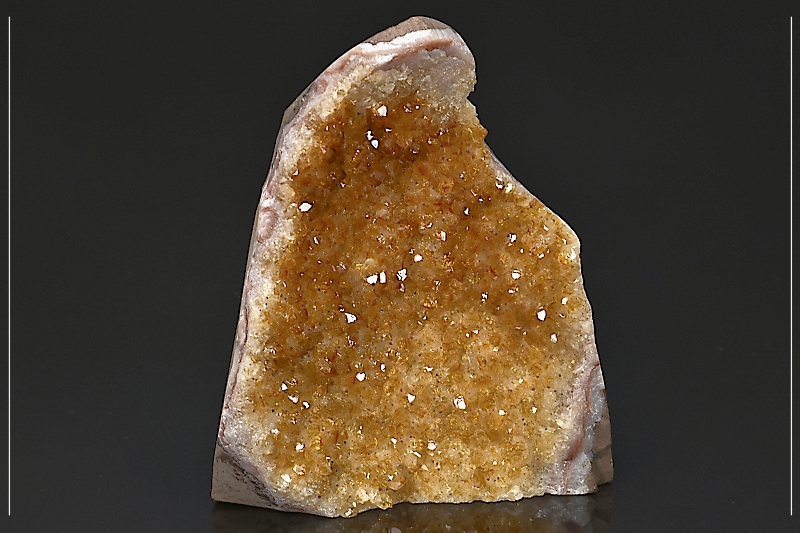 Petite géode de Citrine cristallisée