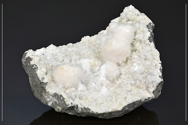 Okénite et Gyrolite sur Apophyllite